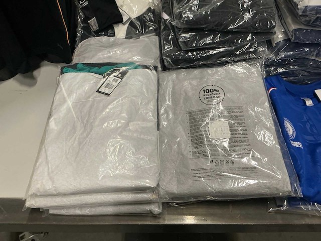 Partij diverse adidas vesten/shirts/longsleeves (49x) - afbeelding 13 van  15