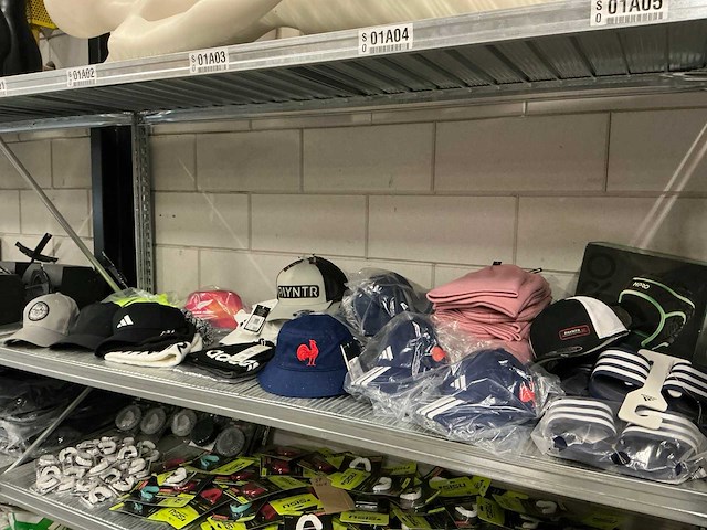 Partij diverse adidas/beechfield/payntr/etc petten/mutsen (69x) - afbeelding 1 van  6