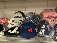 Partij diverse adidas/beechfield/payntr/etc petten/mutsen (69x) - afbeelding 4 van  6