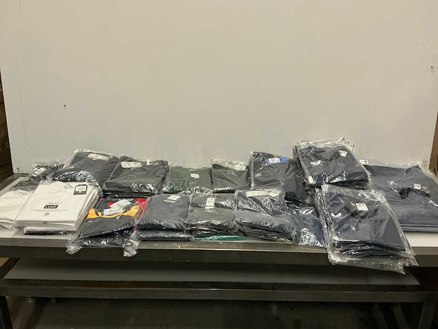 Partij diverse adidas/castore/davidluke kleding (101x) - afbeelding 1 van  19
