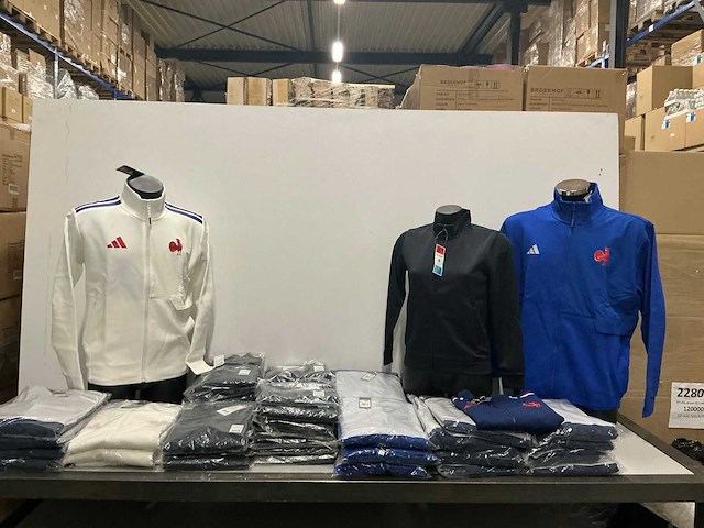 Partij diverse adidas&clique vesten (51x) - afbeelding 1 van  13
