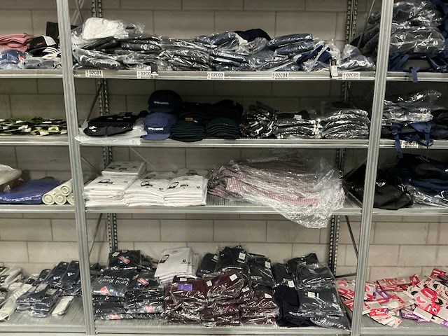 Partij diverse adidas/davidluke/beechfield kleding/accessoires (415x) - afbeelding 1 van  16
