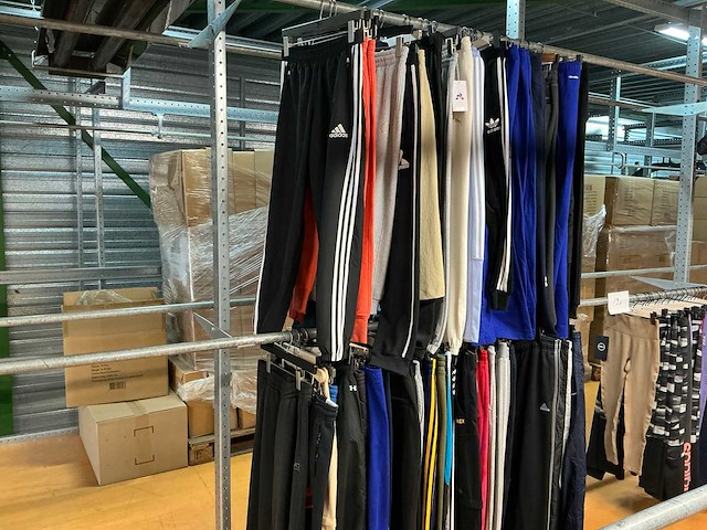 Partij diverse adidas/nike/puma/underarmour/etc trainingsbroeken (55x) - afbeelding 1 van  16