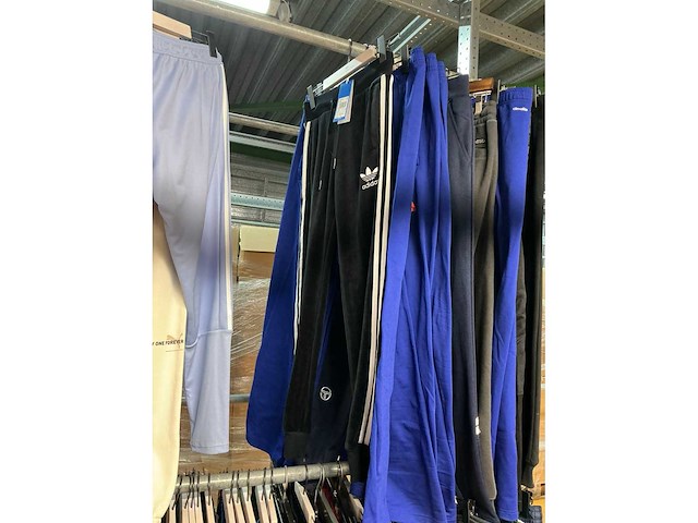 Partij diverse adidas/nike/puma/underarmour/etc trainingsbroeken (55x) - afbeelding 13 van  16