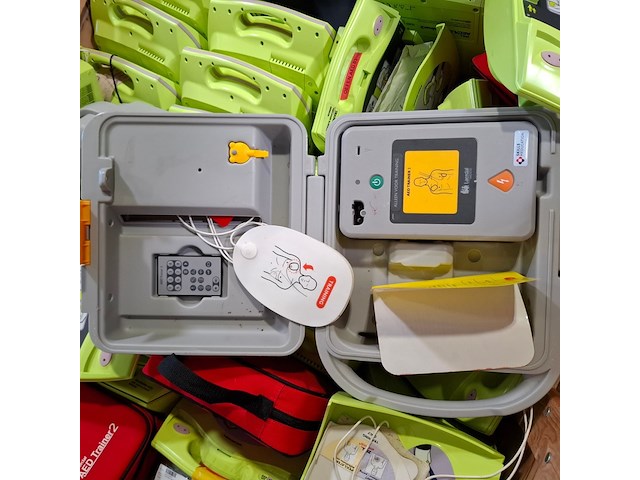 Partij diverse aed's, o.a. zoll, o.a. aed plus trainer2 - afbeelding 7 van  9