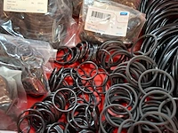Partij diverse afdichtingen en )-ringen - afbeelding 42 van  60
