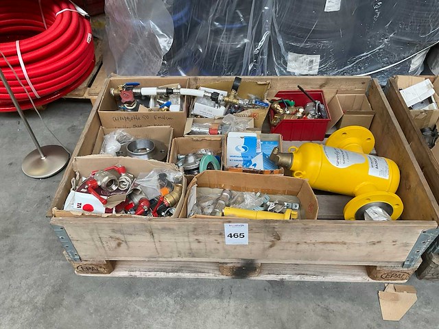 Partij diverse afsluiters - afbeelding 1 van  4