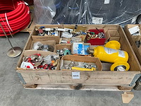 Partij diverse afsluiters - afbeelding 1 van  4