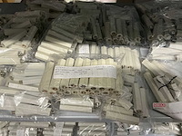 Partij diverse afstandsteunen/dopmoeren/deurbeugels/dopbouten - afbeelding 5 van  47