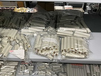 Partij diverse afstandsteunen/dopmoeren/deurbeugels/dopbouten - afbeelding 6 van  47