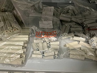 Partij diverse afstandsteunen/dopmoeren/deurbeugels/dopbouten - afbeelding 9 van  47