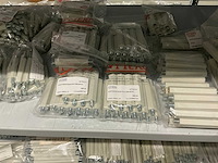 Partij diverse afstandsteunen/dopmoeren/deurbeugels/dopbouten - afbeelding 15 van  47