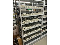 Partij diverse afstandsteunen/dopmoeren/deurbeugels/dopbouten - afbeelding 11 van  47