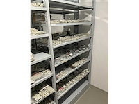 Partij diverse afstandsteunen/dopmoeren/deurbeugels/dopbouten - afbeelding 22 van  47