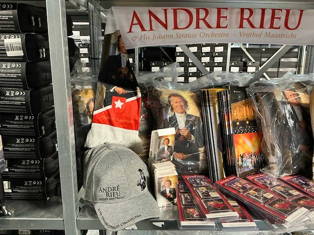 Partij diverse andré rieu merchandise (145x) - afbeelding 2 van  6
