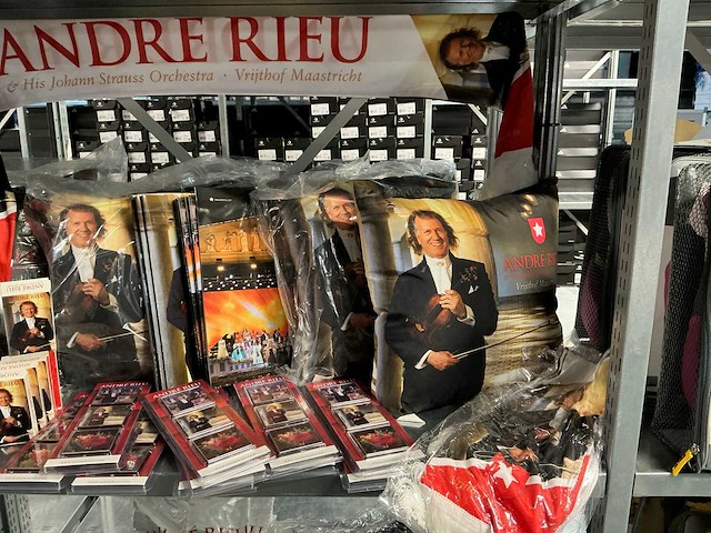 Partij diverse andré rieu merchandise (145x) - afbeelding 3 van  6