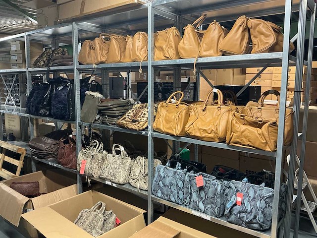 Partij diverse antichic tassen (127x) - afbeelding 1 van  20