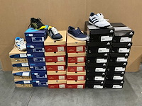 Partij diverse asics/mizuno/levi’s/adidas schoenen (32x)