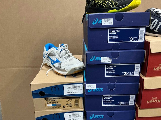 Partij diverse asics/mizuno/levi’s/adidas schoenen (32x) - afbeelding 6 van  11