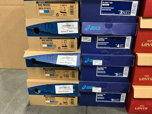 Partij diverse asics/mizuno/levi’s/adidas schoenen (32x) - afbeelding 7 van  11