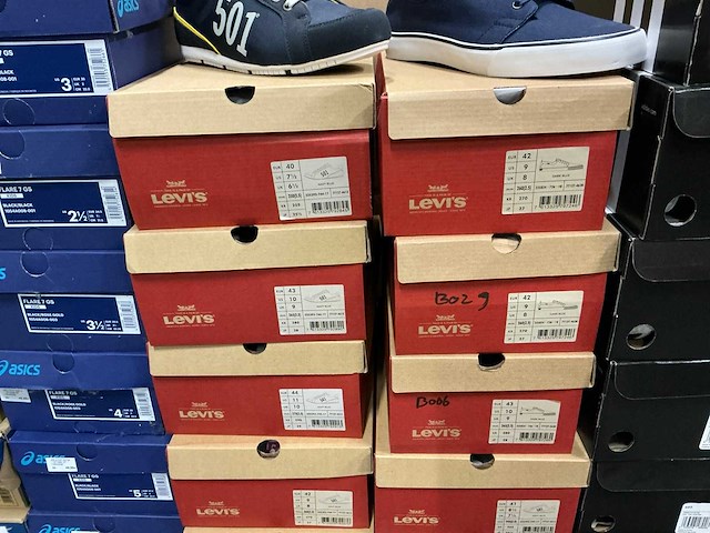 Partij diverse asics/mizuno/levi’s/adidas schoenen (32x) - afbeelding 9 van  11