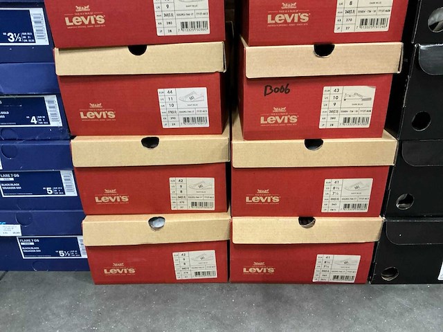 Partij diverse asics/mizuno/levi’s/adidas schoenen (32x) - afbeelding 10 van  11