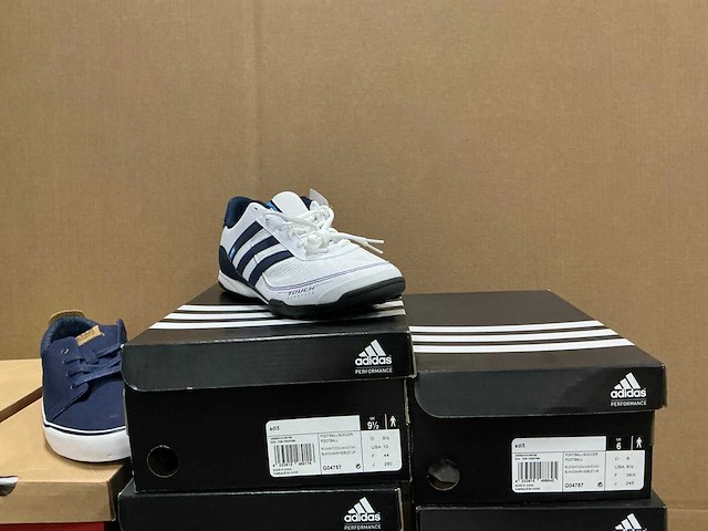 Partij diverse asics/mizuno/levi’s/adidas schoenen (32x) - afbeelding 11 van  11