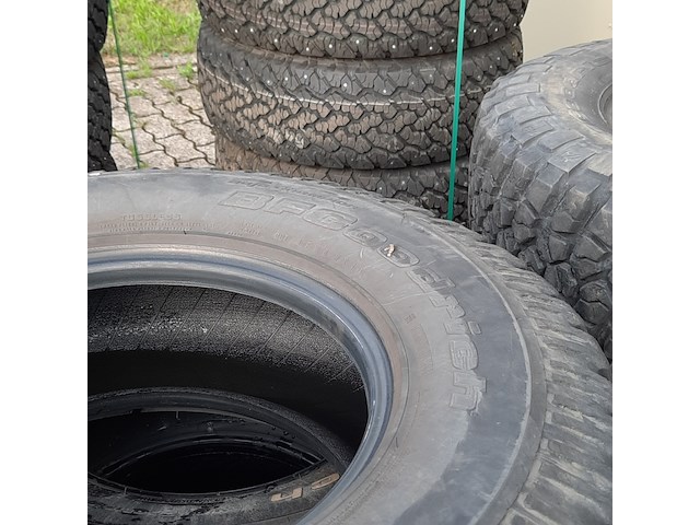 Partij diverse auto en vrachtwagenbanden, o.a continental, goodyear, o.a g186 - afbeelding 2 van  53