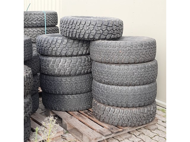 Partij diverse auto en vrachtwagenbanden, o.a continental, goodyear, o.a g186 - afbeelding 4 van  53
