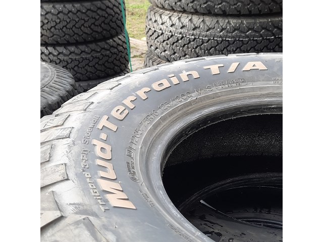 Partij diverse auto en vrachtwagenbanden, o.a continental, goodyear, o.a g186 - afbeelding 6 van  53