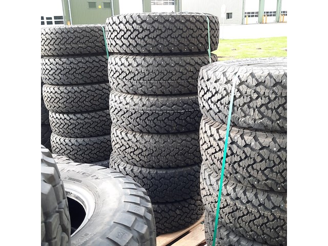 Partij diverse auto en vrachtwagenbanden, o.a continental, goodyear, o.a g186 - afbeelding 11 van  53