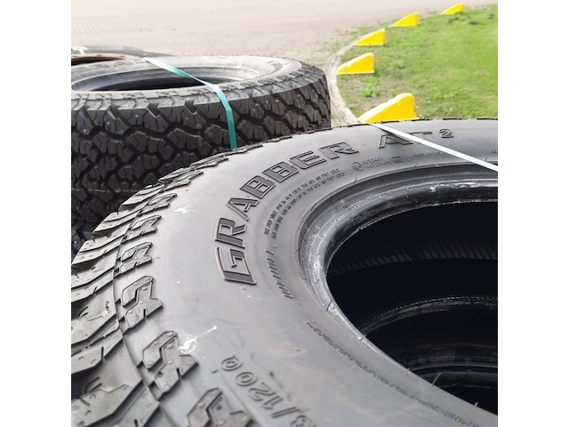 Partij diverse auto en vrachtwagenbanden, o.a continental, goodyear, o.a g186 - afbeelding 15 van  53