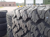 Partij diverse auto en vrachtwagenbanden, o.a continental, goodyear, o.a g186 - afbeelding 18 van  53