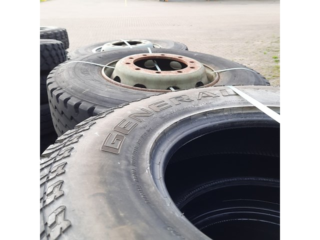 Partij diverse auto en vrachtwagenbanden, o.a continental, goodyear, o.a g186 - afbeelding 20 van  53