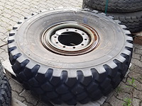 Partij diverse auto en vrachtwagenbanden, o.a continental, goodyear, o.a g186 - afbeelding 21 van  53