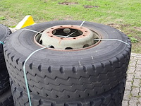 Partij diverse auto en vrachtwagenbanden, o.a continental, goodyear, o.a g186 - afbeelding 30 van  53