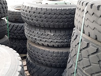Partij diverse auto en vrachtwagenbanden, o.a continental, goodyear, o.a g186 - afbeelding 33 van  53