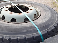 Partij diverse auto en vrachtwagenbanden, o.a continental, goodyear, o.a g186 - afbeelding 36 van  53