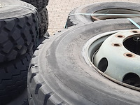 Partij diverse auto en vrachtwagenbanden, o.a continental, goodyear, o.a g186 - afbeelding 37 van  53