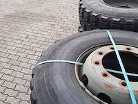 Partij diverse auto en vrachtwagenbanden, o.a continental, goodyear, o.a g186 - afbeelding 40 van  53