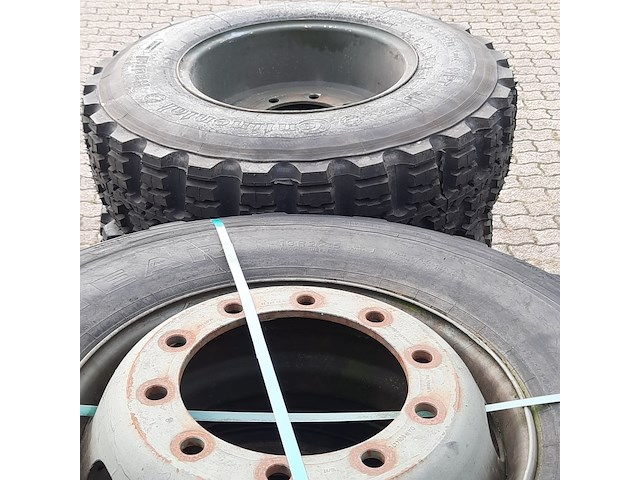 Partij diverse auto en vrachtwagenbanden, o.a continental, goodyear, o.a g186 - afbeelding 41 van  53