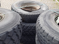 Partij diverse auto en vrachtwagenbanden, o.a continental, goodyear, o.a g186 - afbeelding 42 van  53