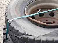 Partij diverse auto en vrachtwagenbanden, o.a continental, goodyear, o.a g186 - afbeelding 44 van  53