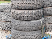 Partij diverse auto en vrachtwagenbanden, o.a continental, goodyear, o.a g186 - afbeelding 46 van  53