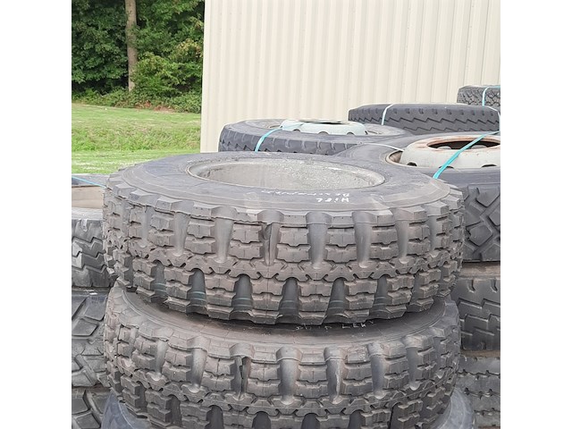 Partij diverse auto en vrachtwagenbanden, o.a continental, goodyear, o.a g186 - afbeelding 47 van  53