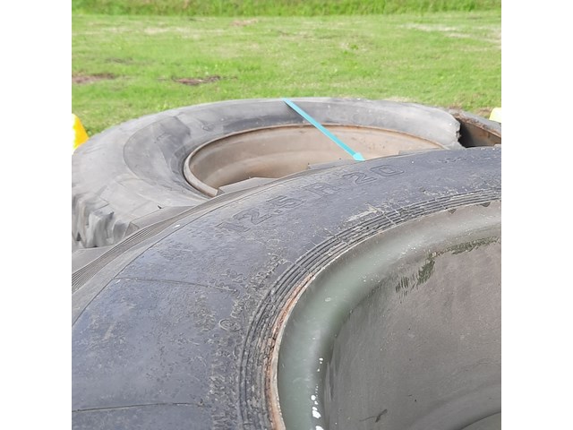 Partij diverse auto en vrachtwagenbanden, o.a continental, goodyear, o.a g186 - afbeelding 49 van  53
