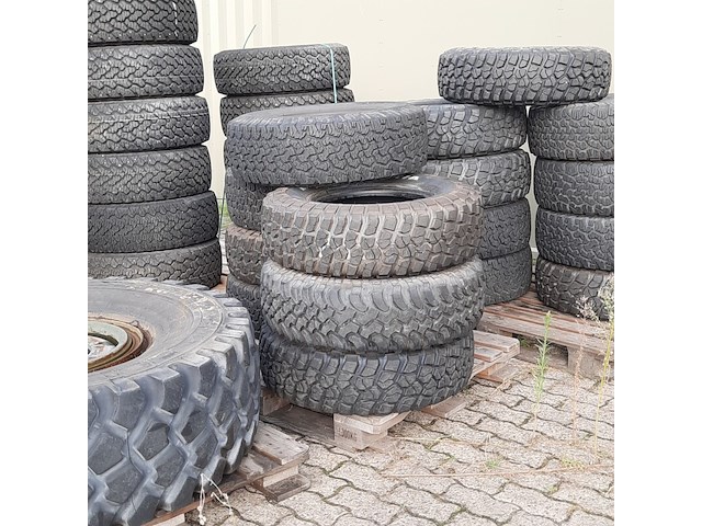 Partij diverse auto en vrachtwagenbanden, o.a continental, goodyear, o.a g186 - afbeelding 50 van  53