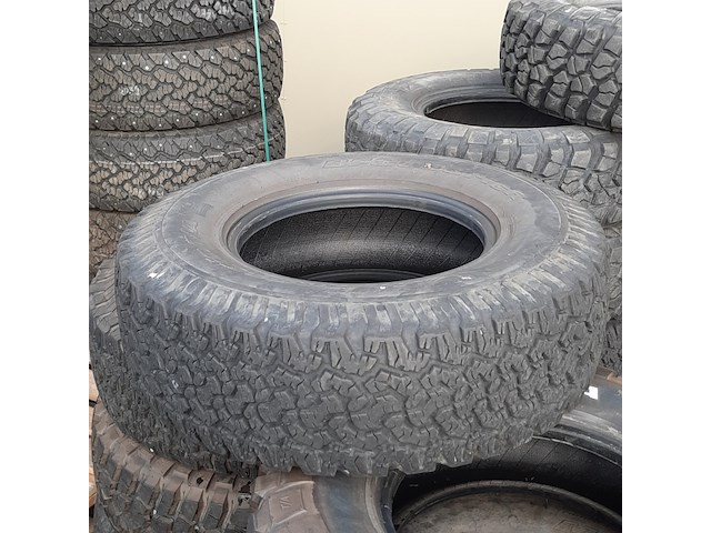 Partij diverse auto en vrachtwagenbanden, o.a continental, goodyear, o.a g186 - afbeelding 53 van  53