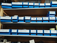 Partij diverse auto onderdelen in bakjes - afbeelding 8 van  15