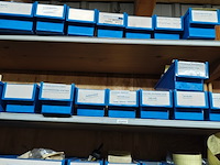 Partij diverse auto onderdelen in bakjes - afbeelding 13 van  15